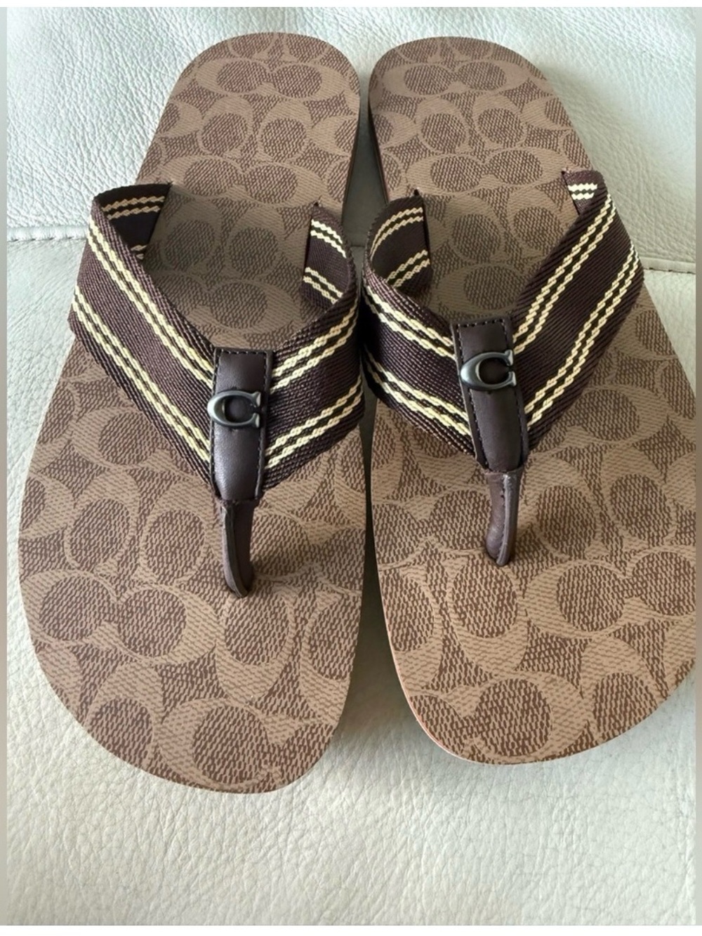 COACH Mens brand new Webbing Flip Flop Size 9, Tan Signature
